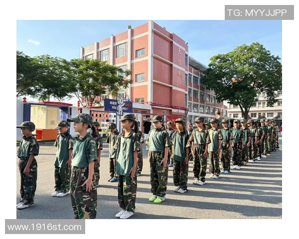 亲爱的家长们请关注孩子们的足球训练与成长之路共同助力他们的运动梦想 亲爱的家长们请关注孩子们的足球训练与成长之路共同助力他们的运动梦想