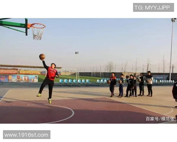 女孩子打篮球三步上篮技巧解析与训练方法分享 女孩子打篮球三步上篮技巧解析与训练方法分享